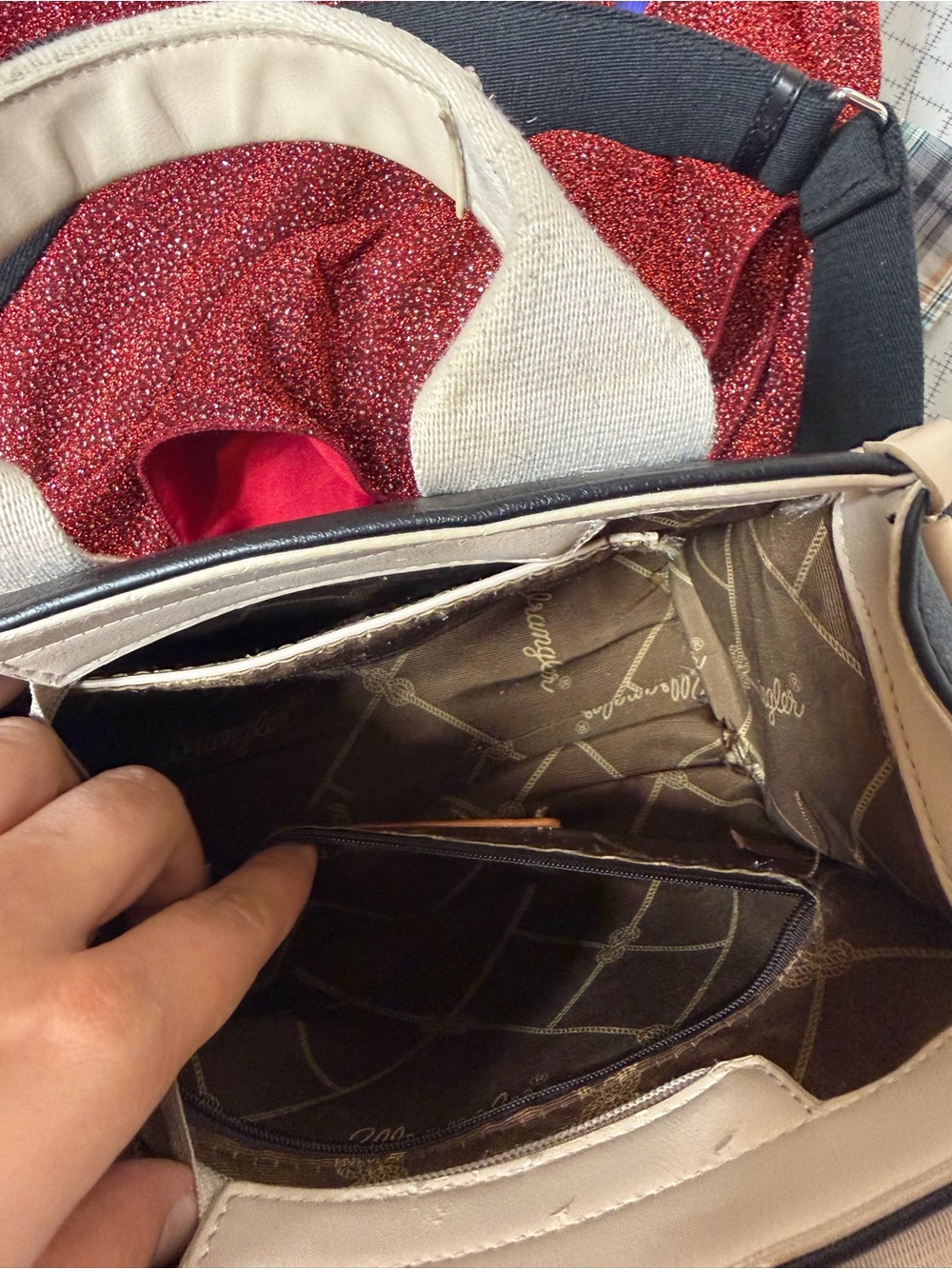 Wrangler Black and Cream Crossbody Tote - Picture 5 of 16